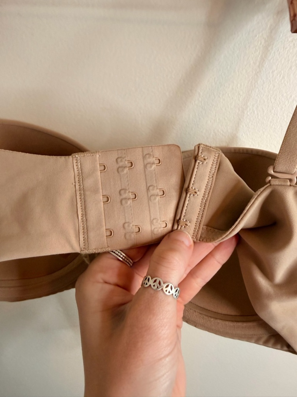 SKIMS Beige Strapless Bra - Picture 4 of 7